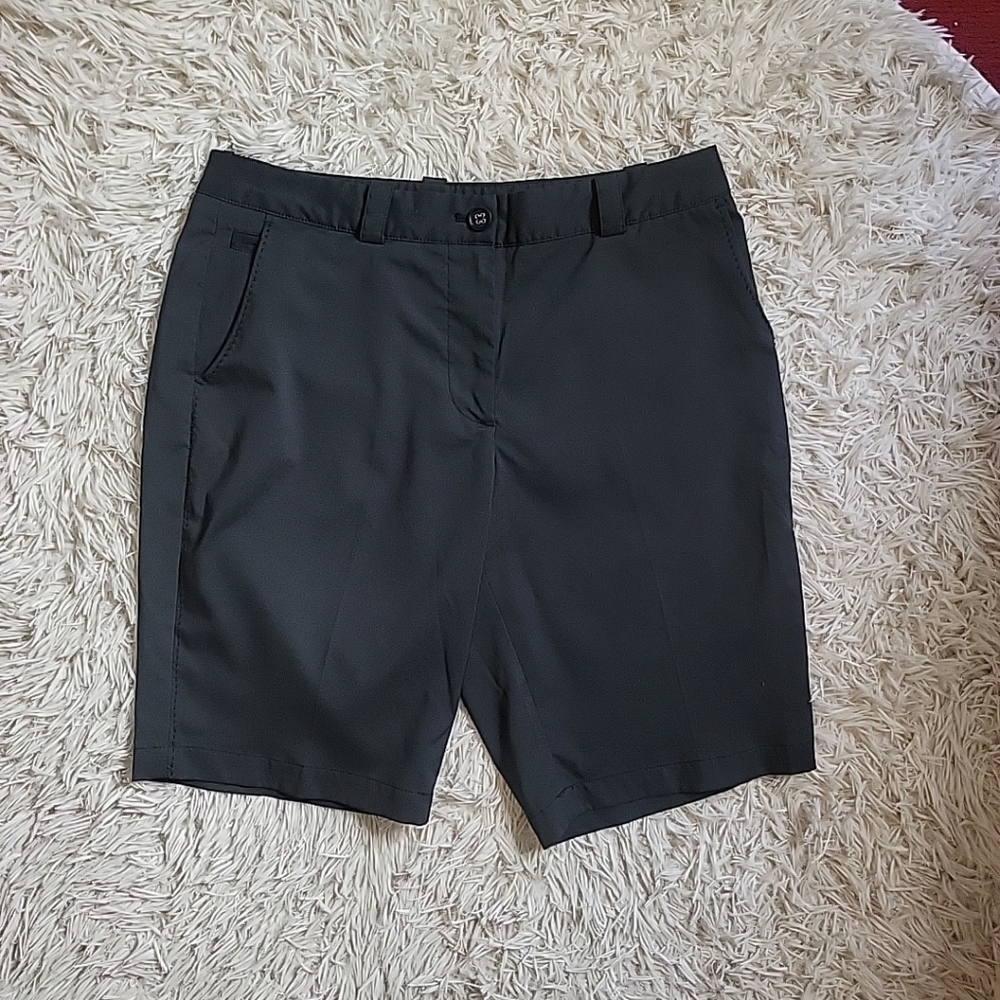 Nike Golf Tour Performance Women’s Black Dri Fit Bermuda Shorts - 10. MSRP $78 ✨